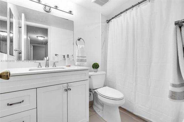 341 W Park Dr 203-15, Miami, FL 33172