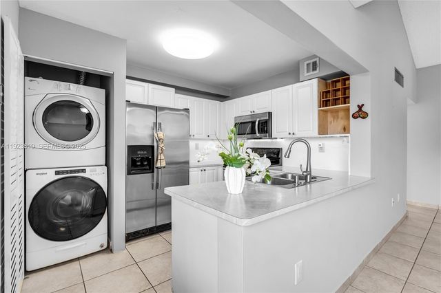 341 W Park Dr 203-15, Miami, FL 33172