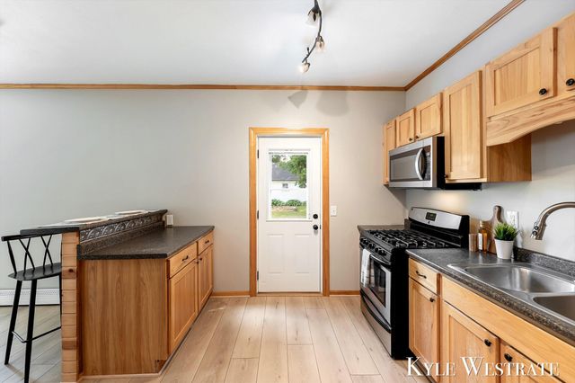 301 W Montcalm Street, Greenville, MI 48838