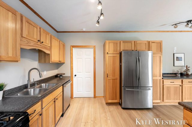 301 W Montcalm Street, Greenville, MI 48838