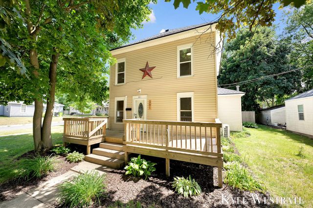301 W Montcalm Street, Greenville, MI 48838
