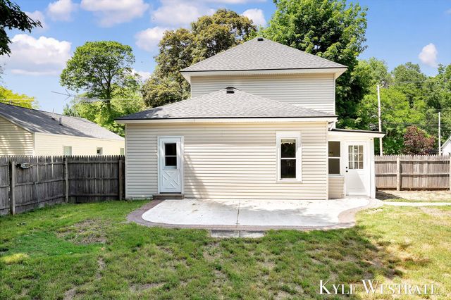 301 W Montcalm Street, Greenville, MI 48838