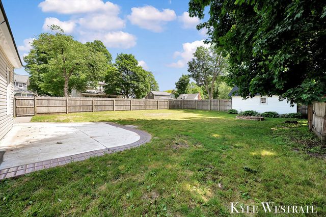 301 W Montcalm Street, Greenville, MI 48838