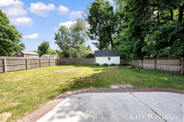 301 W Montcalm Street, Greenville, MI 48838