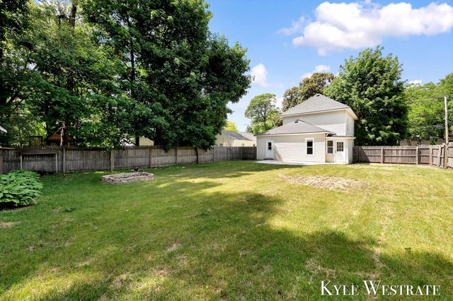 301 W Montcalm Street, Greenville, MI 48838