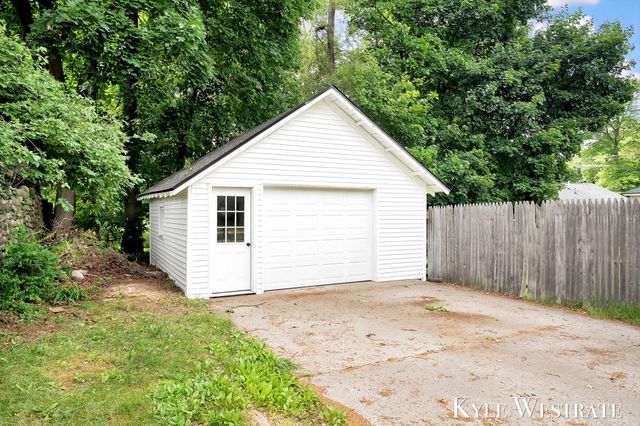 301 W Montcalm Street, Greenville, MI 48838