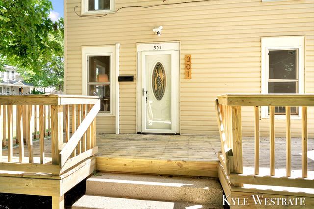 301 W Montcalm Street, Greenville, MI 48838