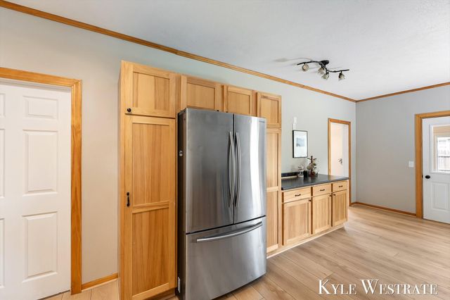 301 W Montcalm Street, Greenville, MI 48838