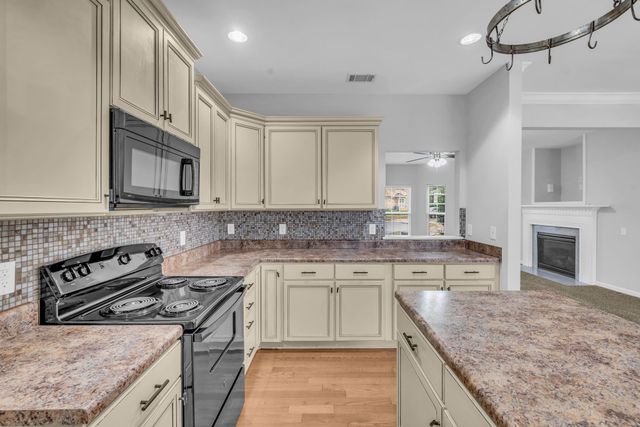 818 W Sagewood Dr, Gallatin, TN 37066