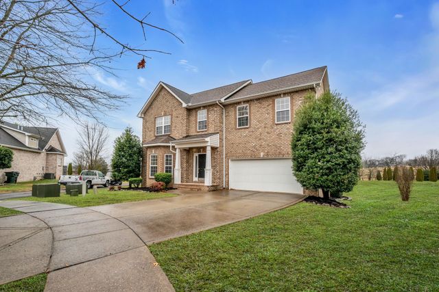 818 W Sagewood Dr, Gallatin, TN 37066