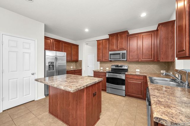9714 Common Law, Converse, TX 78109