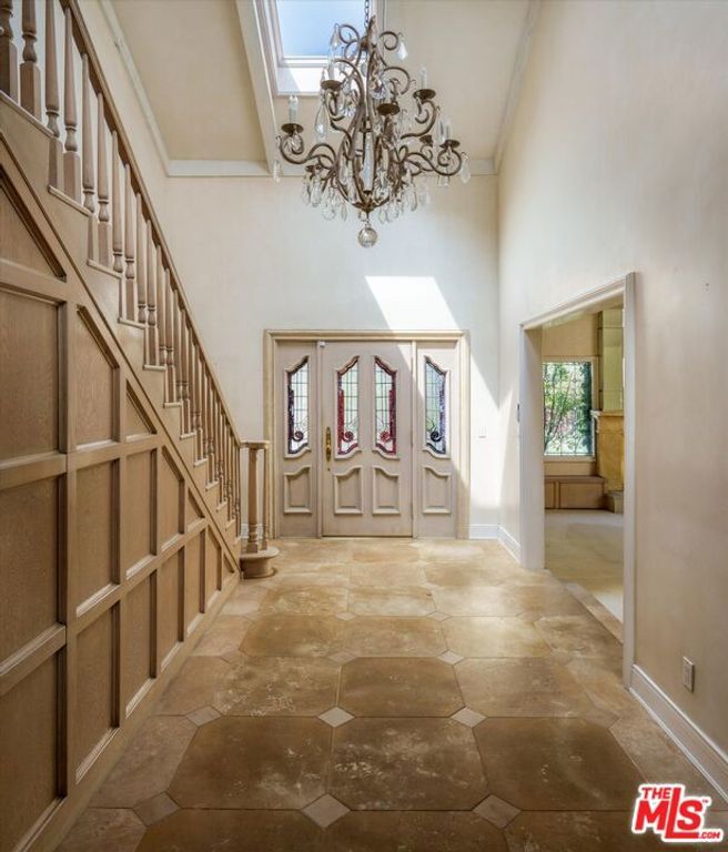 2573 Benedict Canyon Drive, Los Angeles, CA 90210 — photo 3