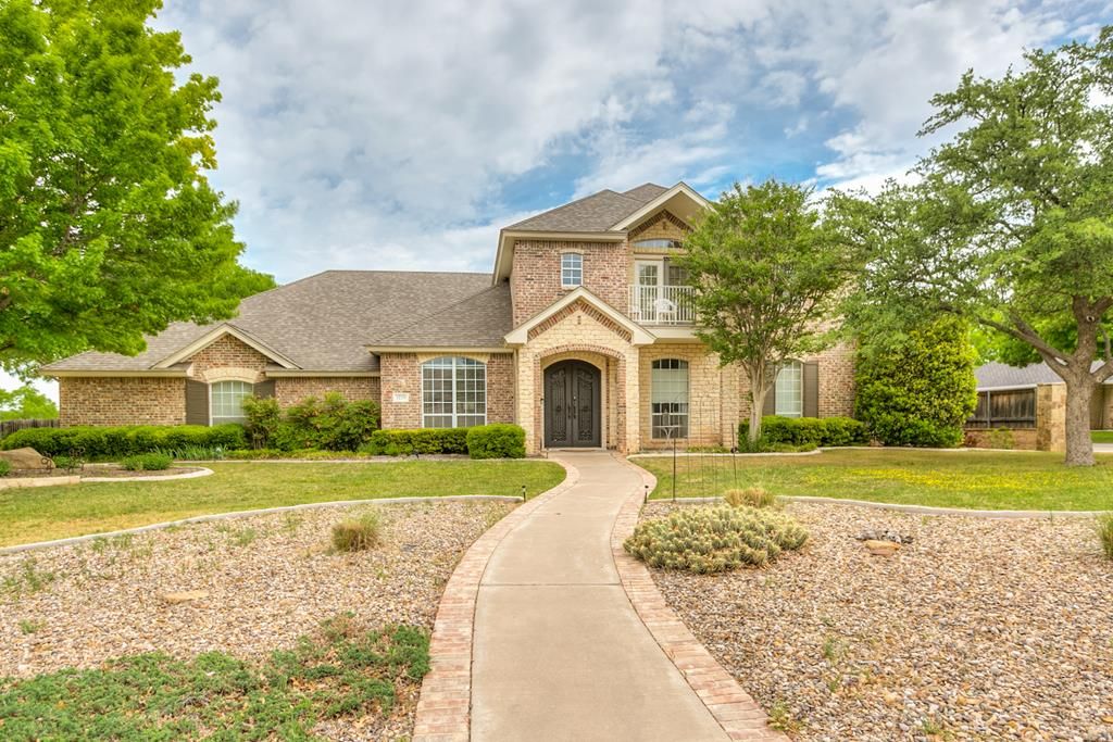 Image 1 of property listing at 1218 Ashford Dr, San Angelo, TX 76901