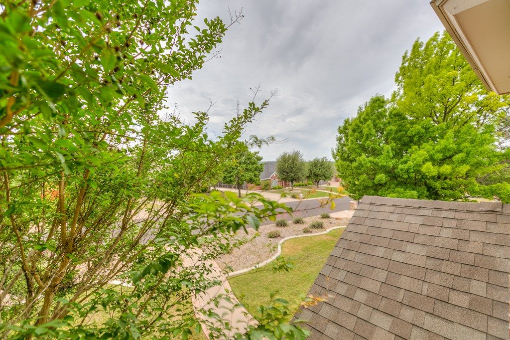 Image 14 of property listing at 1218 Ashford Dr, San Angelo, TX 76901
