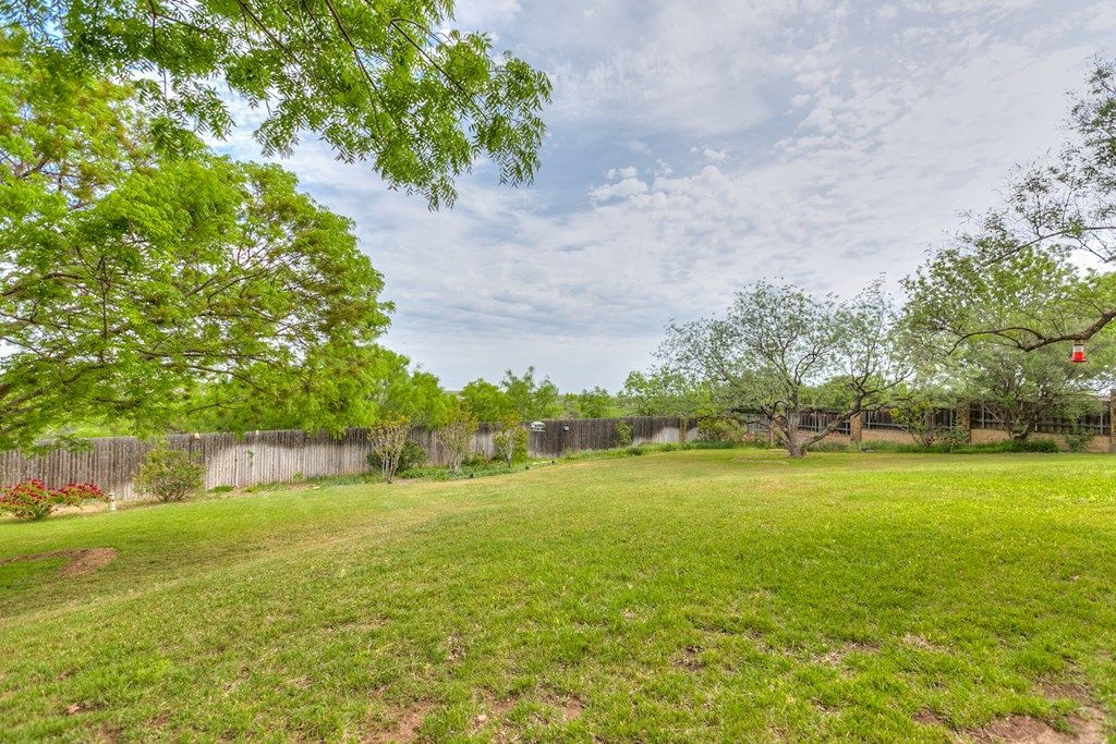 Image 16 of property listing at 1218 Ashford Dr, San Angelo, TX 76901