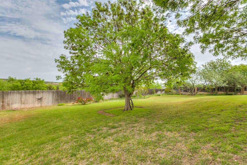 Image 18 of property listing at 1218 Ashford Dr, San Angelo, TX 76901