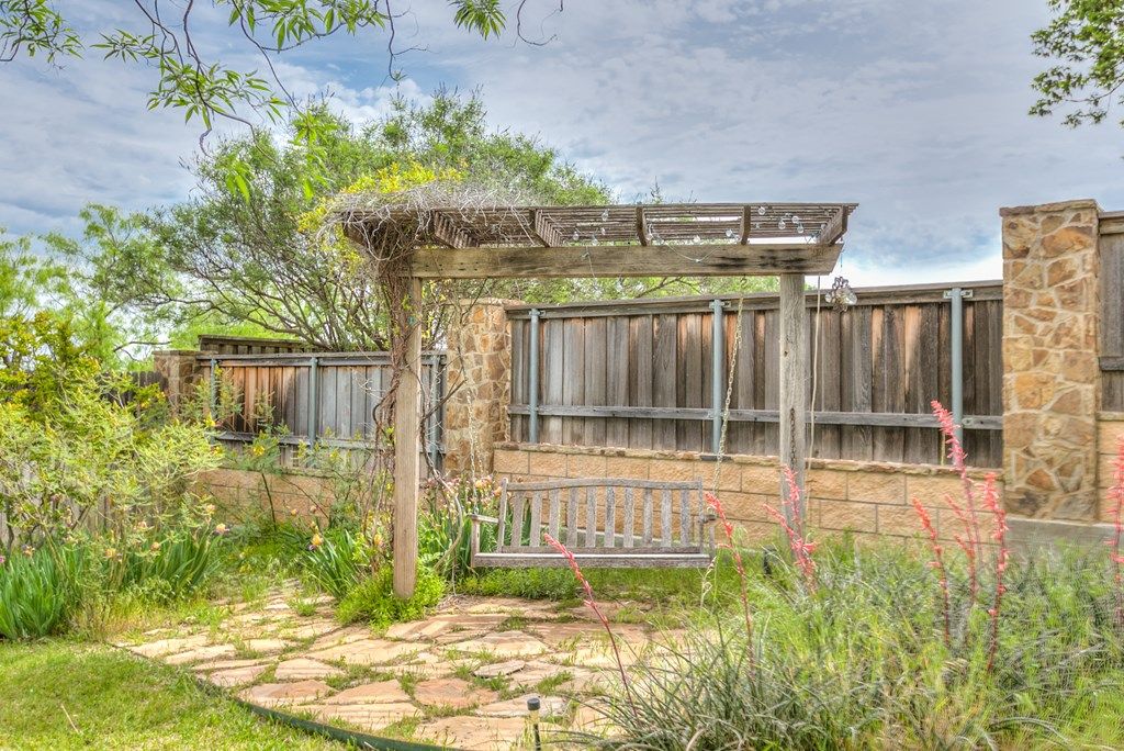 Image 24 of property listing at 1218 Ashford Dr, San Angelo, TX 76901