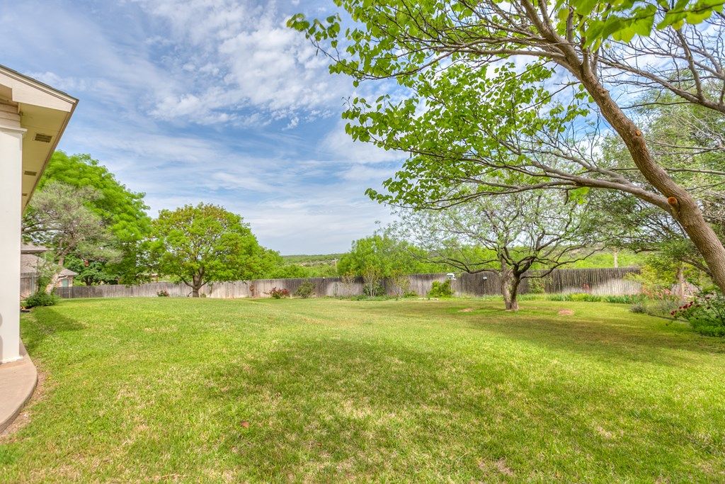 Image 25 of property listing at 1218 Ashford Dr, San Angelo, TX 76901