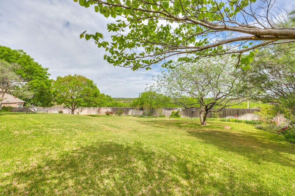 Image 33 of property listing at 1218 Ashford Dr, San Angelo, TX 76901