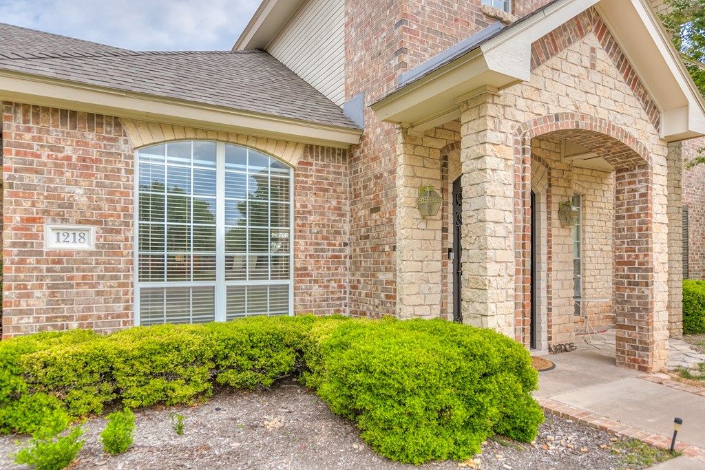 Image 4 of property listing at 1218 Ashford Dr, San Angelo, TX 76901