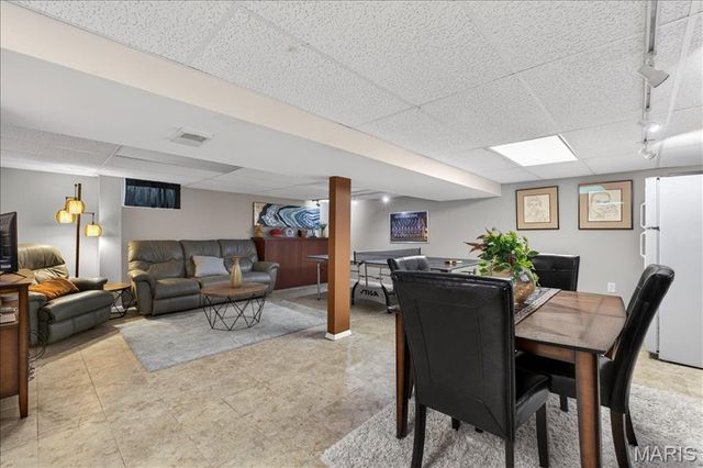 10433 Leitrim Drive, St Louis, MO 63123