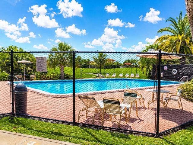 9355 SW 8th Street 223, Boca Raton, FL 33428