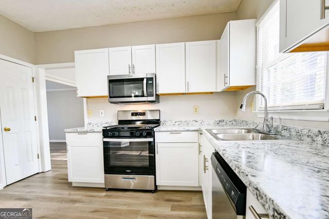 410 Meadowfield Trail, Lawrenceville, GA 30043