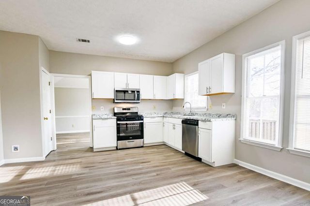 410 Meadowfield Trail, Lawrenceville, GA 30043