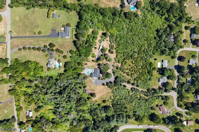 1 Rossi Dr, Clinton Twp., NJ 08809