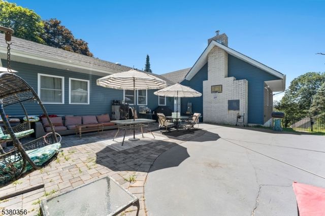 1 Rossi Dr, Clinton Twp., NJ 08809