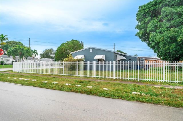 1861 NW 163rd St, Miami Gardens, FL 33054