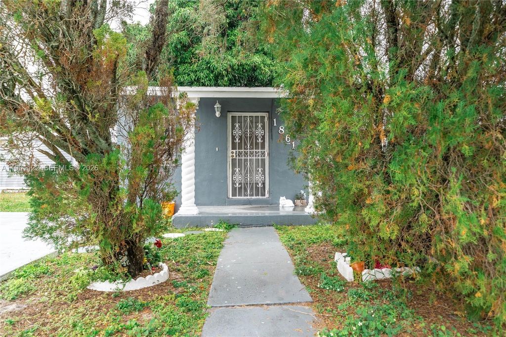 1861 NW 163rd St, Miami Gardens, FL 33054