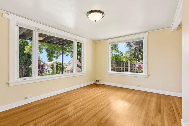 100 B St, Vallejo, CA 94590