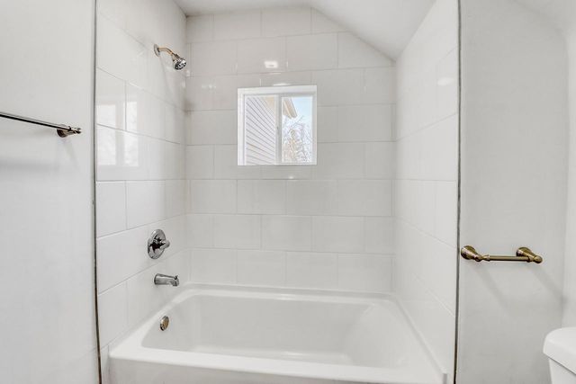 307 10th Street N, Moorhead, MN 56560