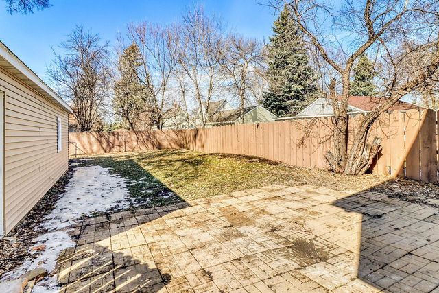 307 10th Street N, Moorhead, MN 56560