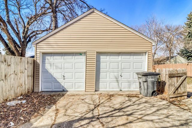 307 10th Street N, Moorhead, MN 56560