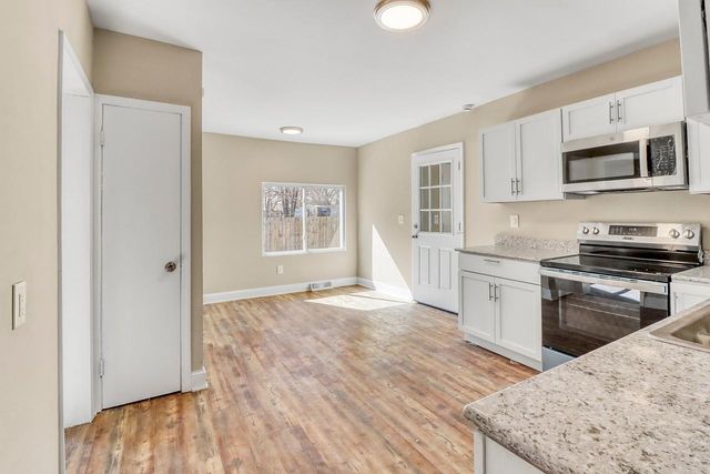 307 10th Street N, Moorhead, MN 56560