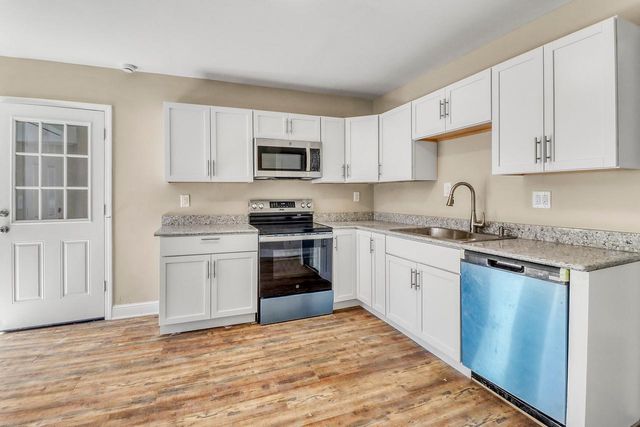 307 10th Street N, Moorhead, MN 56560