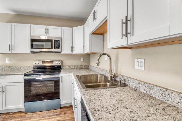 307 10th Street N, Moorhead, MN 56560