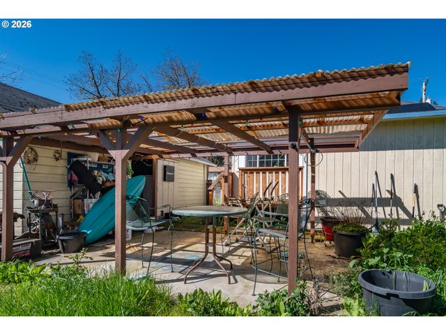 597 Se RAMP St, Roseburg, OR 97470