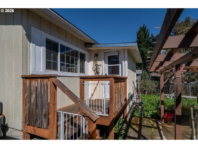 597 Se RAMP St, Roseburg, OR 97470