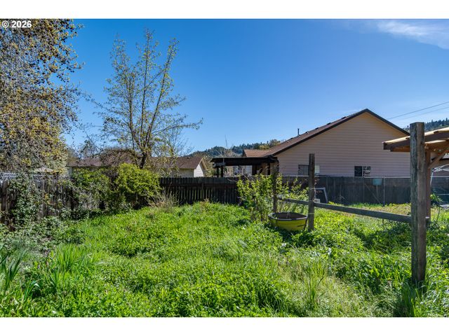597 Se RAMP St, Roseburg, OR 97470