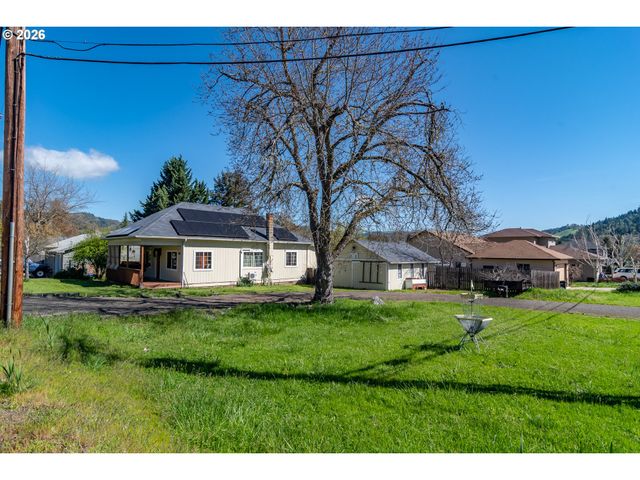 597 Se RAMP St, Roseburg, OR 97470