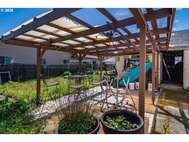 597 Se RAMP St, Roseburg, OR 97470