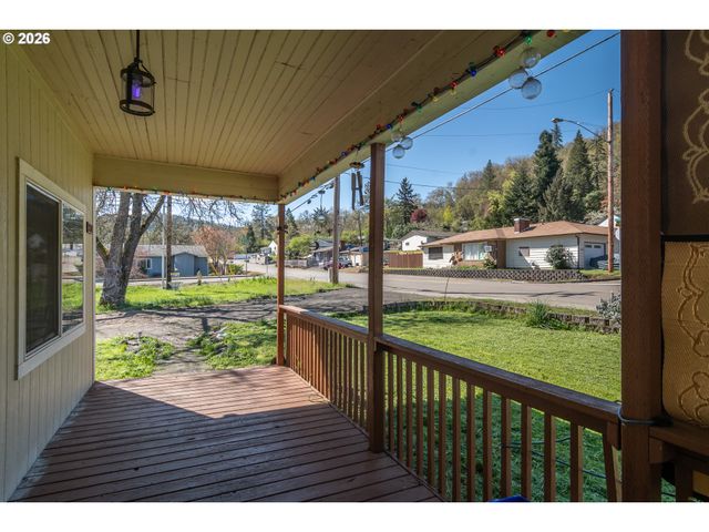 597 Se RAMP St, Roseburg, OR 97470
