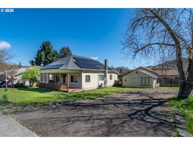 597 Se RAMP St, Roseburg, OR 97470