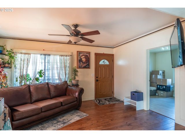 597 Se RAMP St, Roseburg, OR 97470