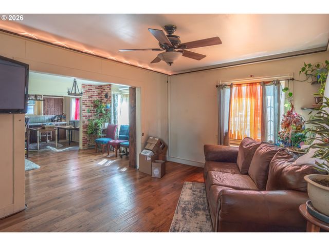 597 Se RAMP St, Roseburg, OR 97470