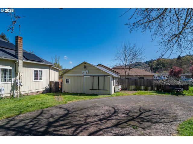597 Se RAMP St, Roseburg, OR 97470