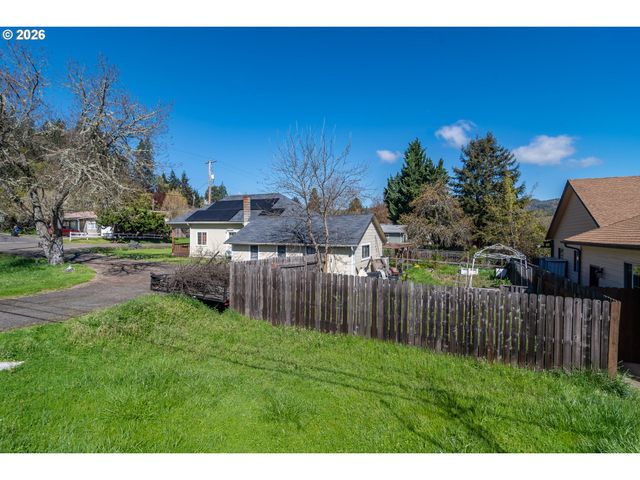 597 Se RAMP St, Roseburg, OR 97470